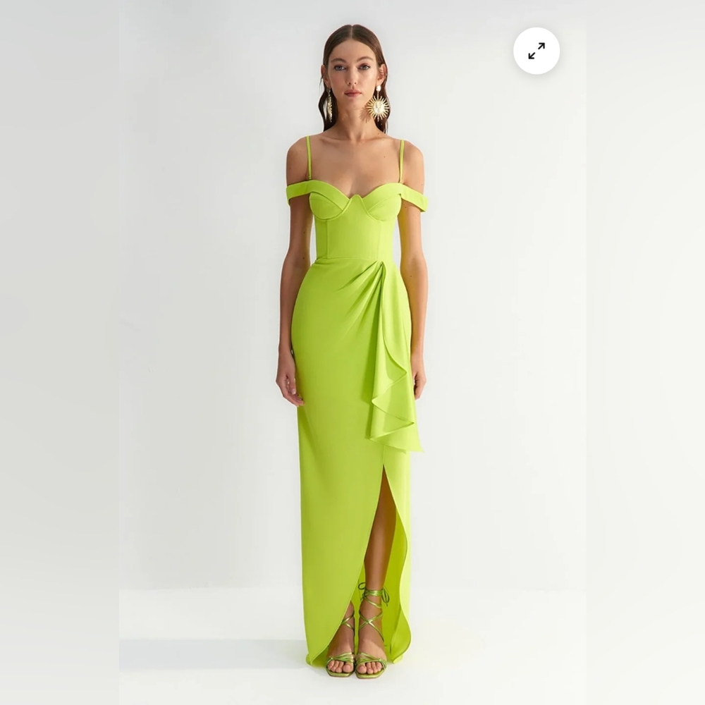 NWT - Macy's evening gown - size Medium (us 6/8)